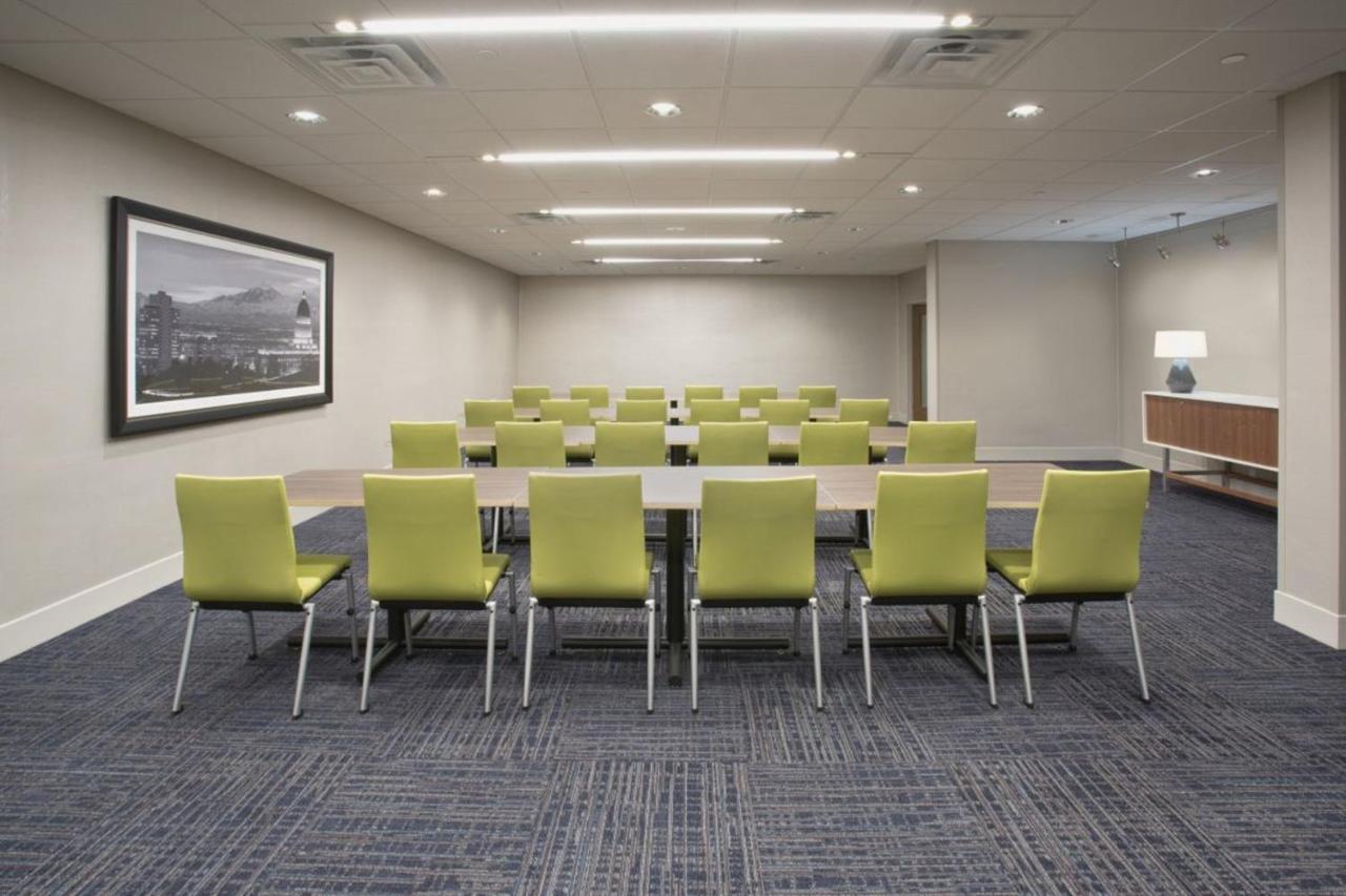 Holiday Inn Express & Suites - Parsons By Ihg Buitenkant foto